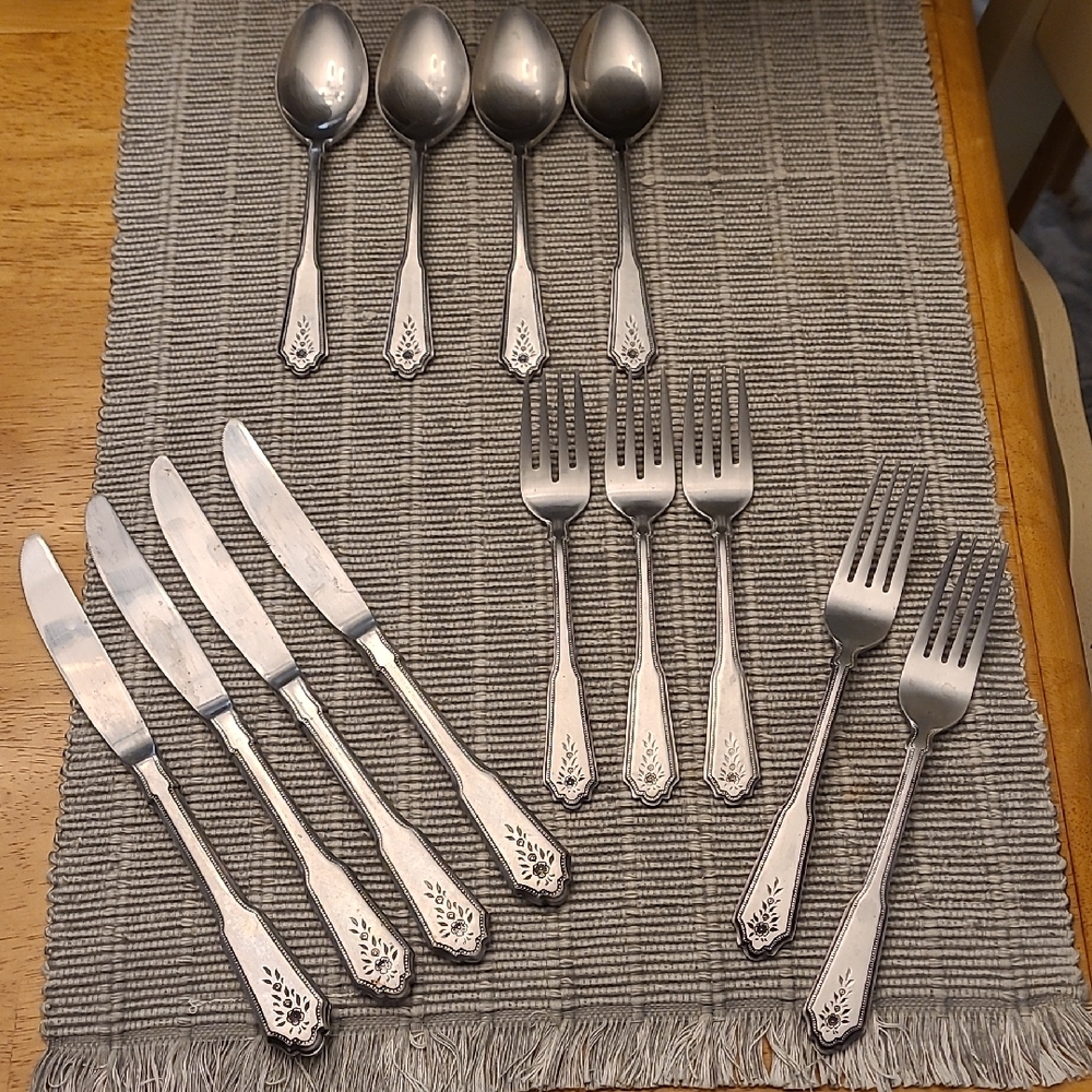 Circa 1988 Rogers Co. Brentwood Stainless Flatware